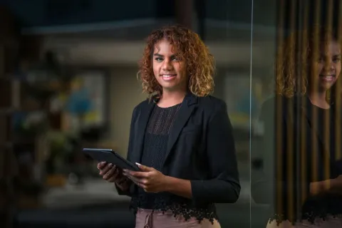 A social worker meets with a client in a professional office, illustrating what social workers earn in Australia
